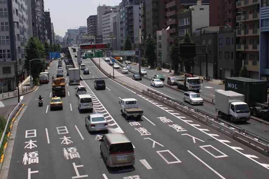 Quy tắc lái xe bên trái và đi bộ bên phải khi đi XKLĐ Nhật Bản