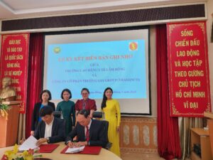 Lãnh đạo Trường Cao đẳng Y tế Lâm Đồng và Traminco Group ký kết biên bản ghi nhớ